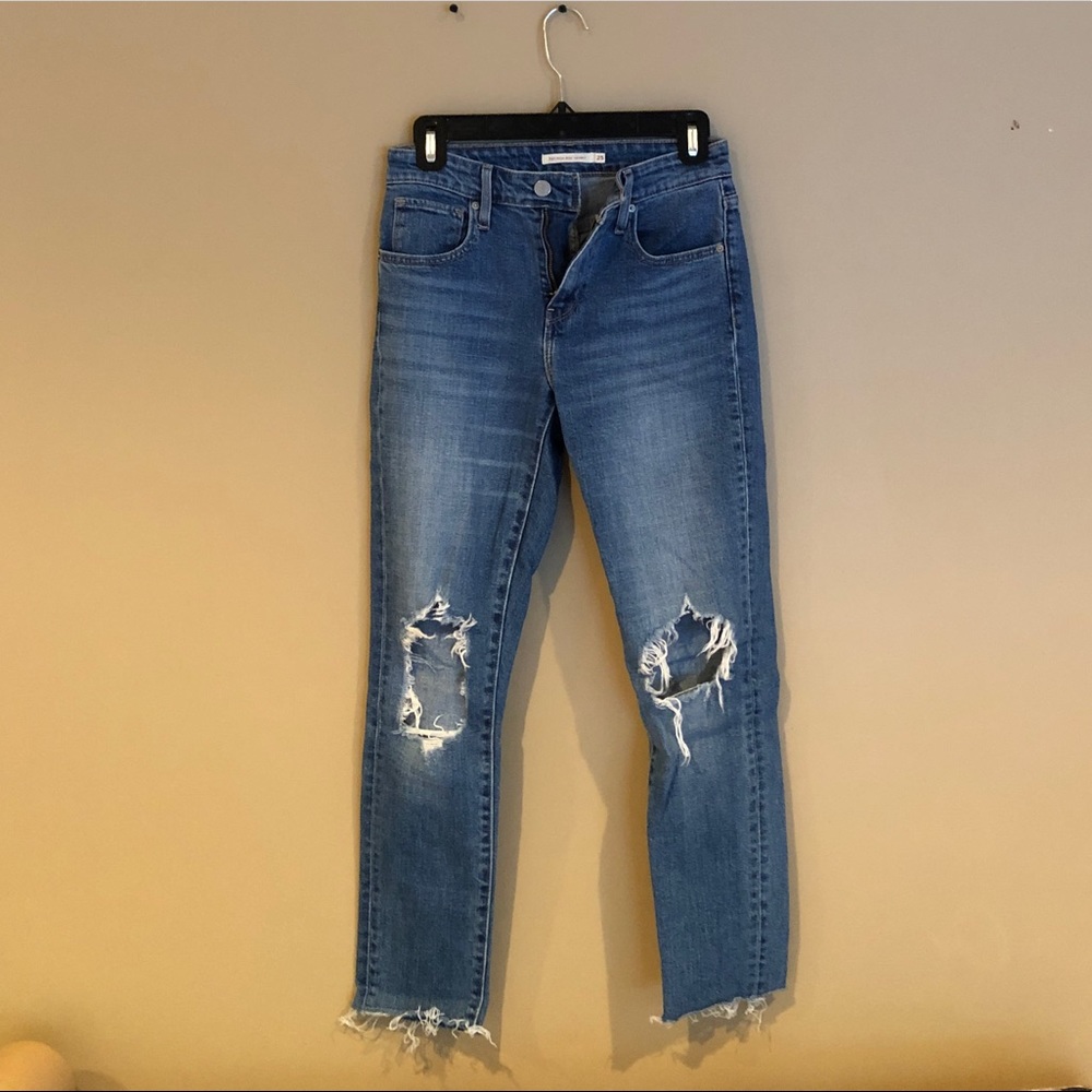 Levi’s ripped cropped jeans